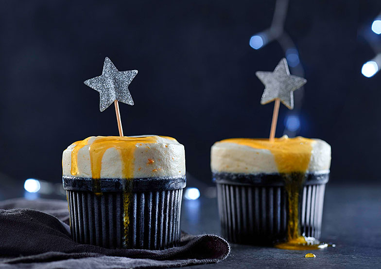 Lot de 200 mini planches à gâteau dorées en mousse - Mini assiettes en  carton pour cupcakes, desserts, pâtisseries, gâteaux - Pour fête de Noël