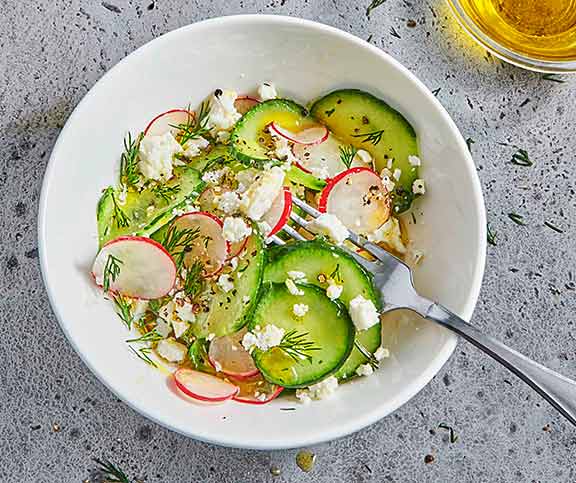Gurken-Radiesli-Salat mit Feta