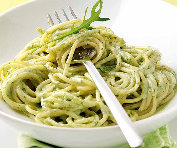 Spaghetti mit Rucola-Sauce | Rezept | Betty Bossi